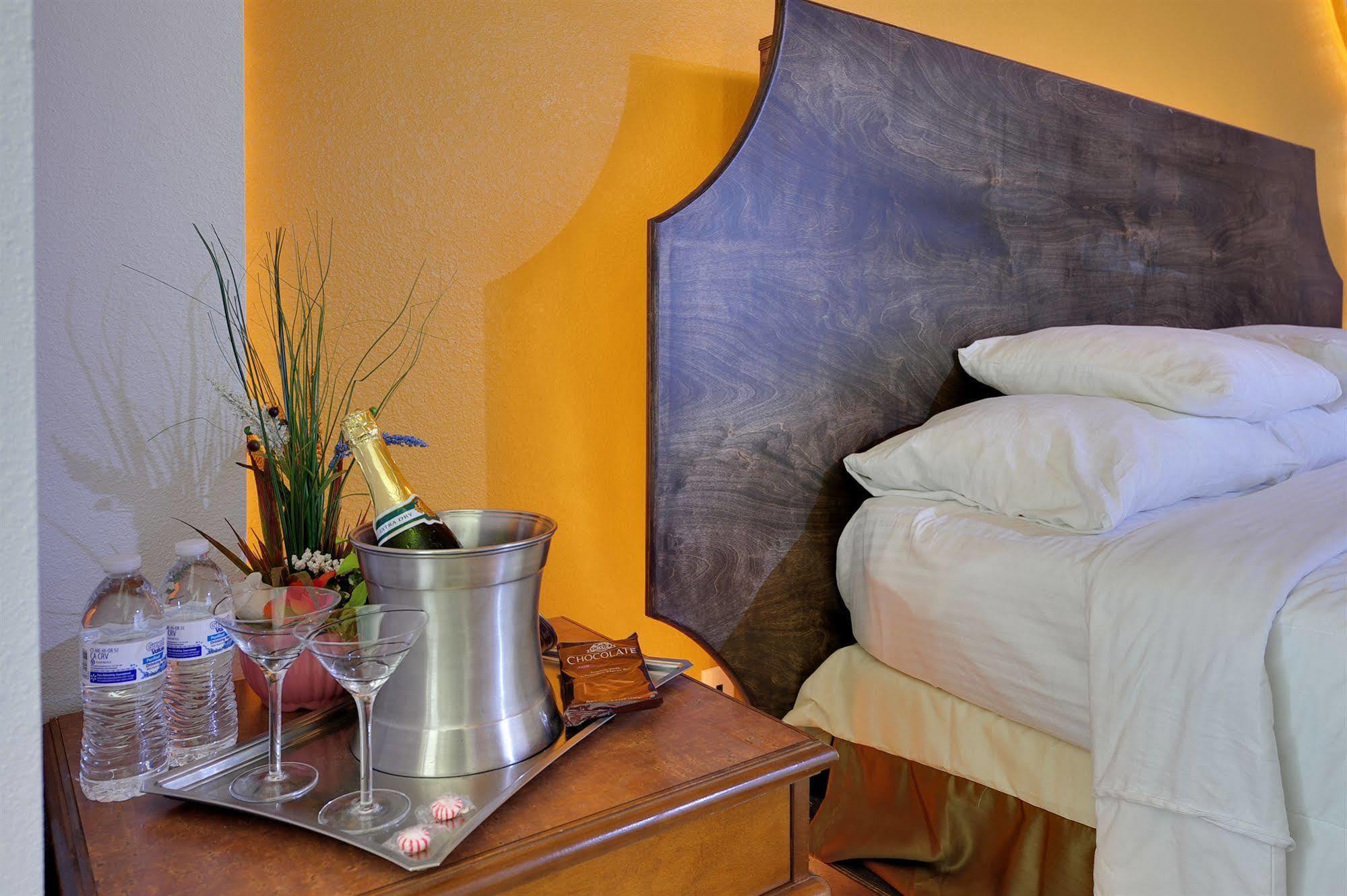 Romantic Inn & Suites Dallas Dış mekan fotoğraf