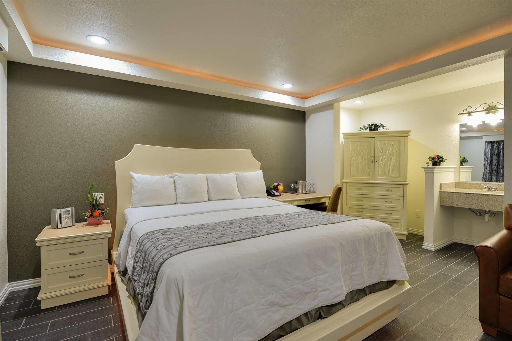 Romantic Inn & Suites Dallas Dış mekan fotoğraf